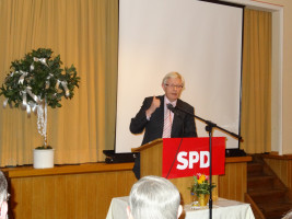 Prof. Dr. Werner Widuckel bei seiner Rede...