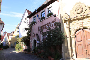 ...mit seiner historischen Altstadt, die...